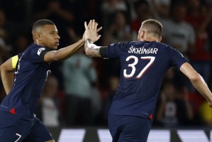  巴黎圣日耳曼主场大胜里昂稳固榜首位置